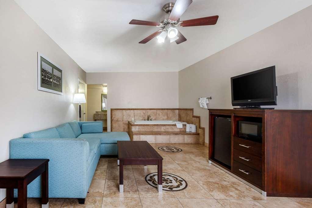 Quality Inn & Suites Near Downtown Mesa Ruang foto