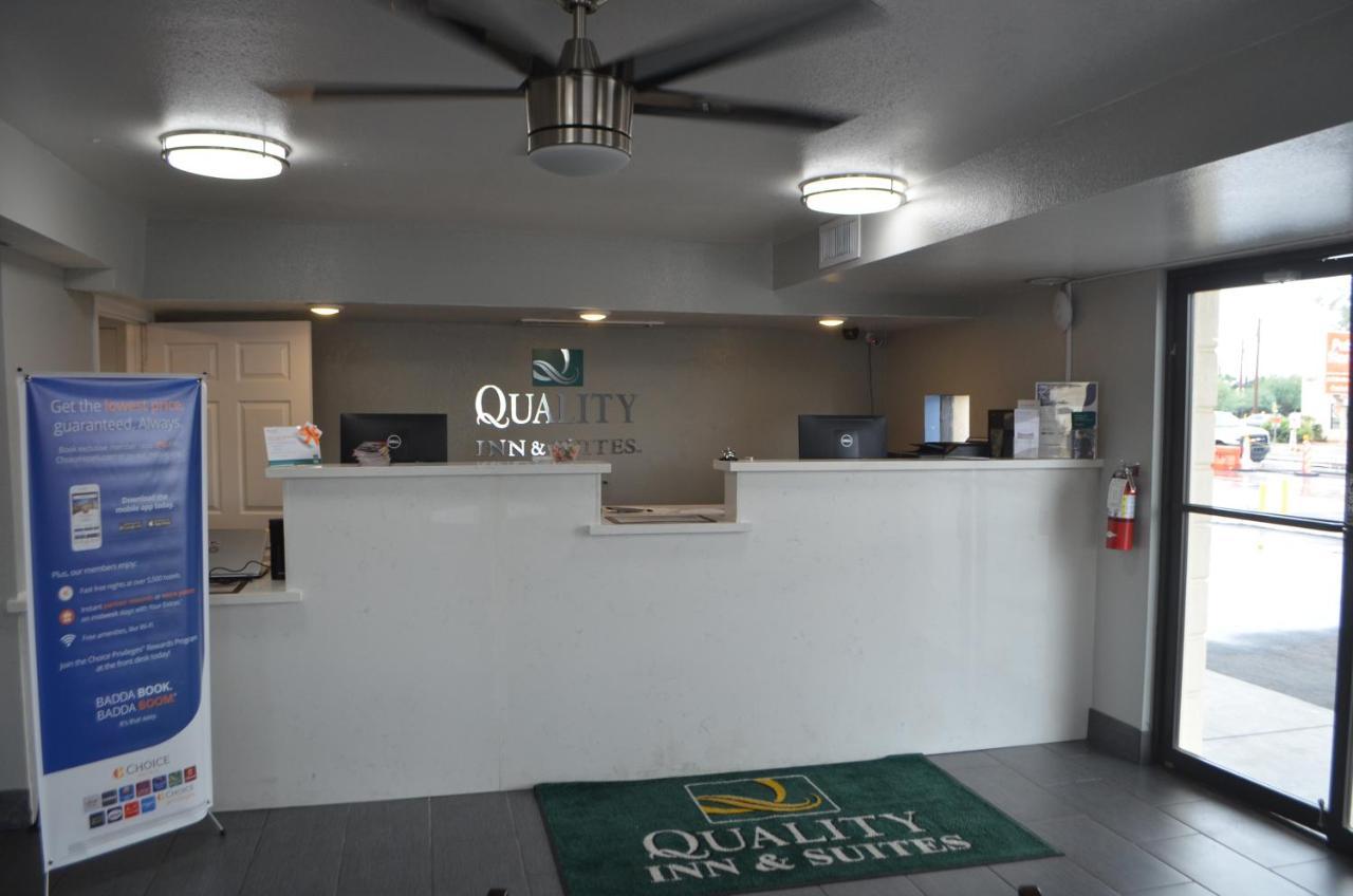 Quality Inn & Suites Near Downtown Mesa Bagian luar foto