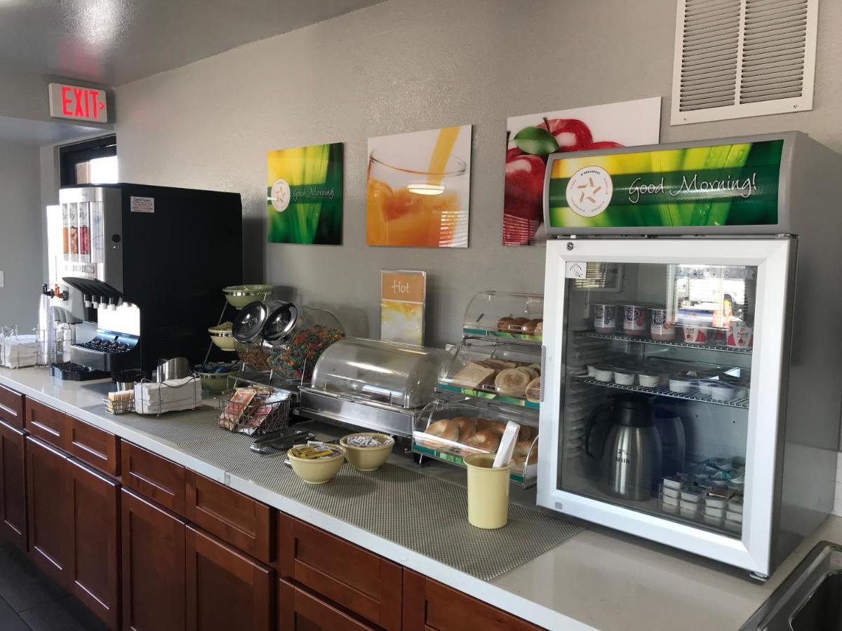 Quality Inn & Suites Near Downtown Mesa Bagian luar foto