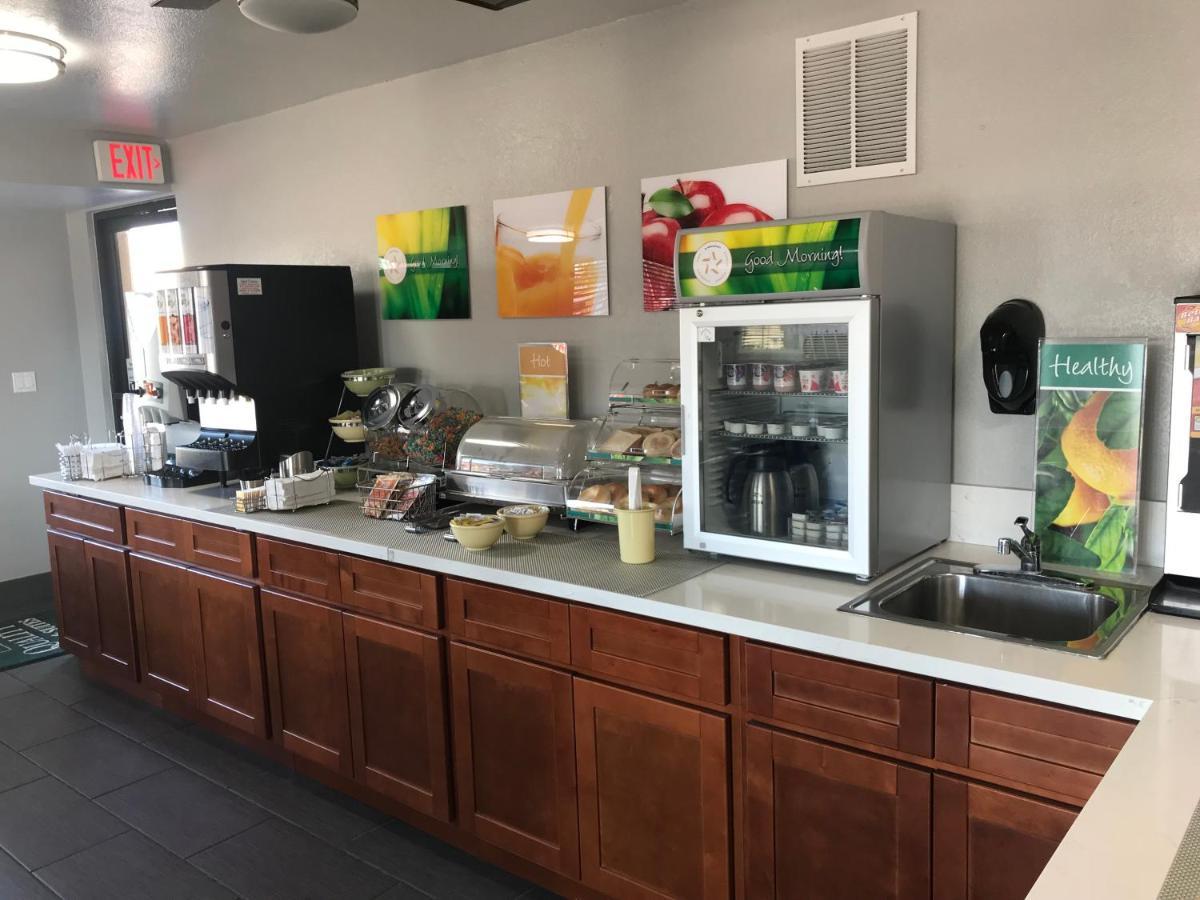 Quality Inn & Suites Near Downtown Mesa Bagian luar foto
