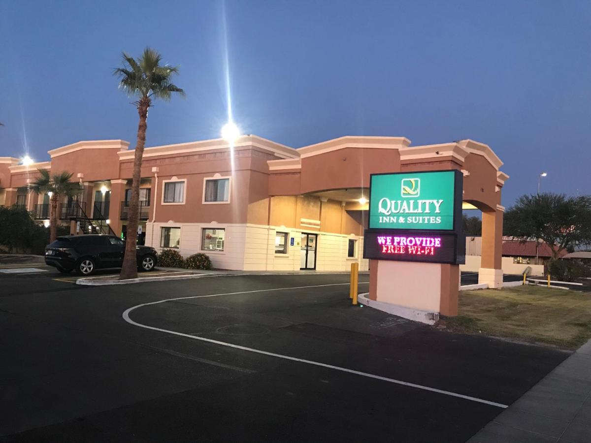 Quality Inn & Suites Near Downtown Mesa Bagian luar foto