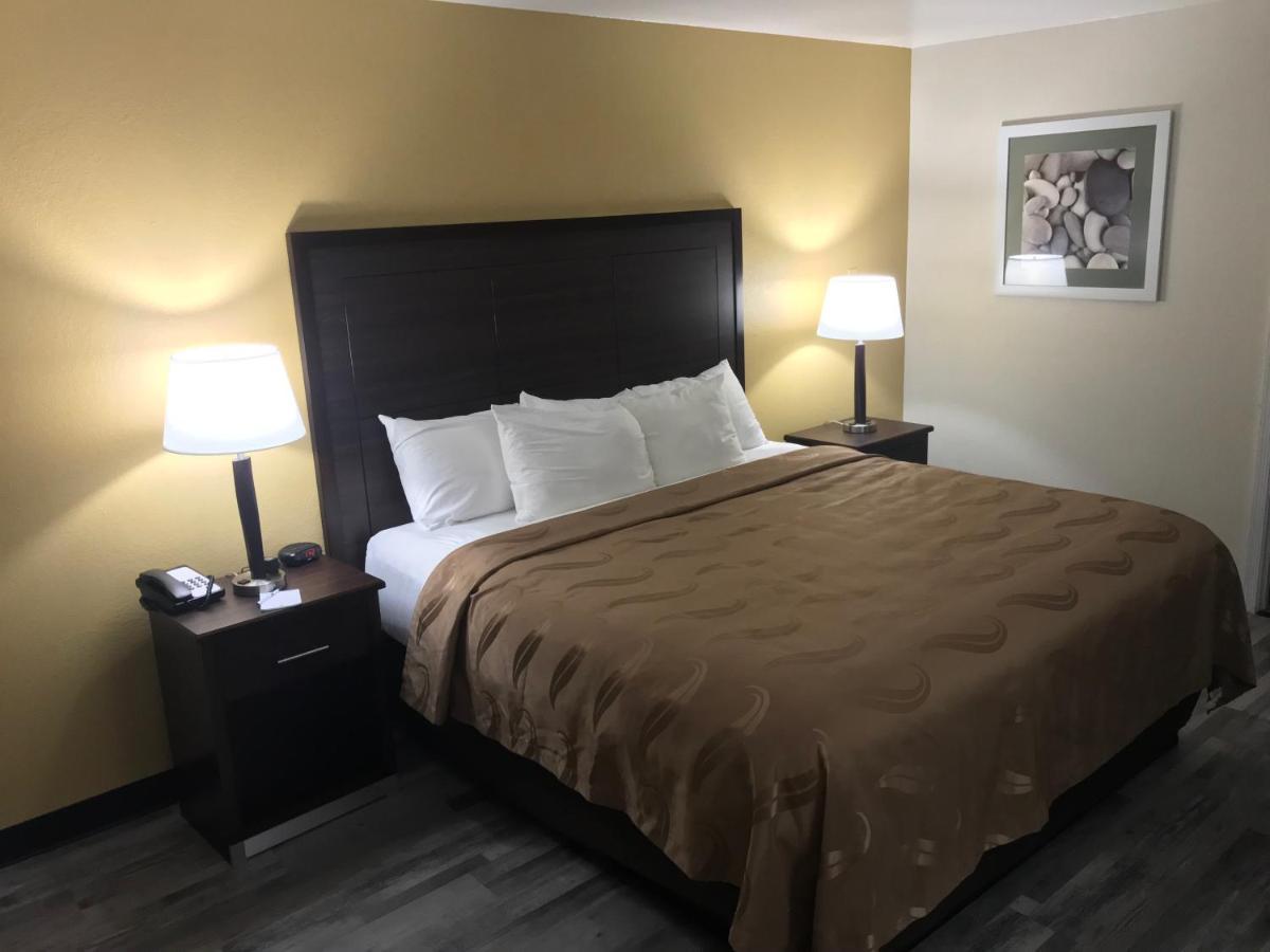 Quality Inn & Suites Near Downtown Mesa Bagian luar foto