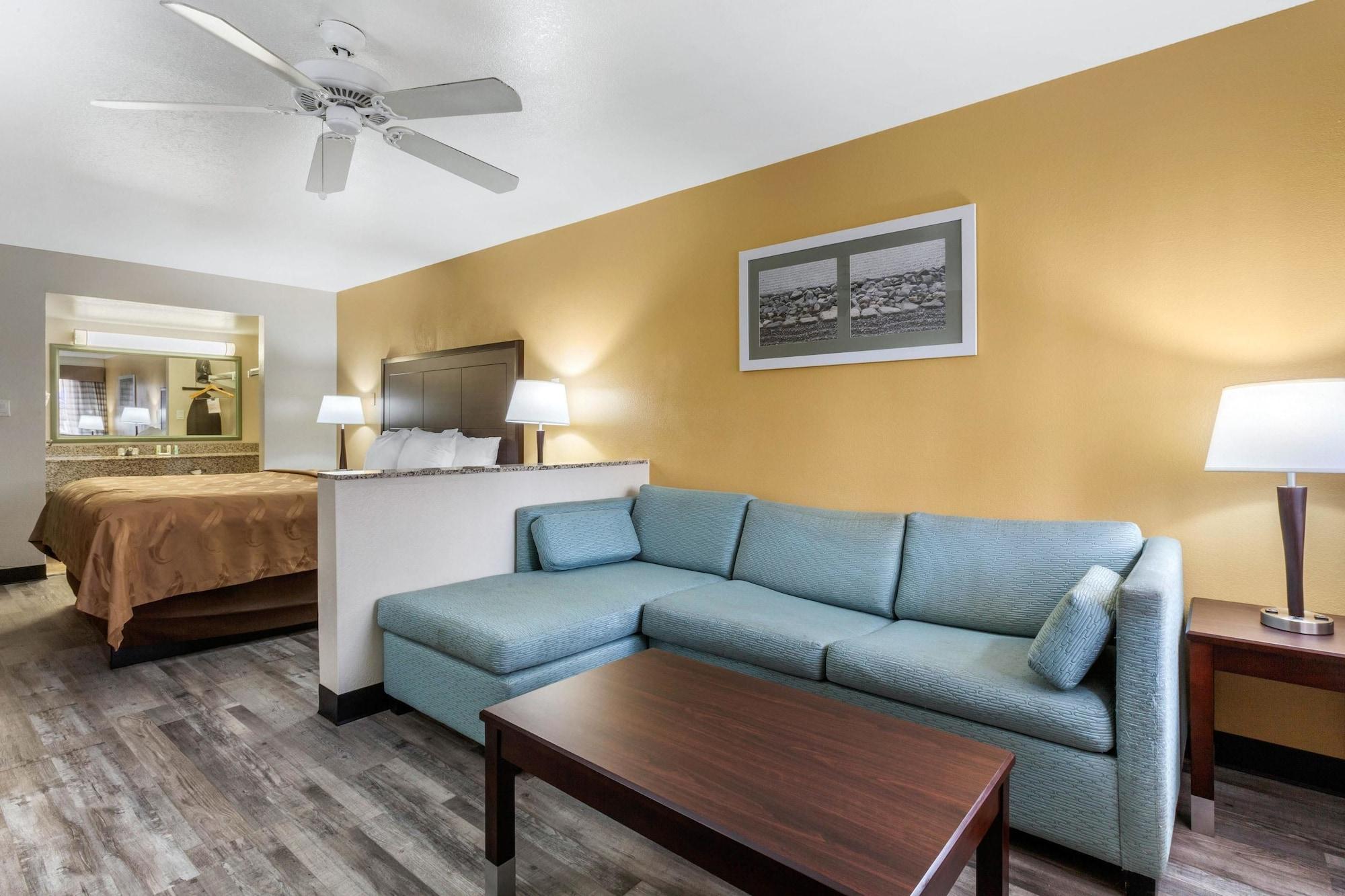 Quality Inn & Suites Near Downtown Mesa Bagian luar foto