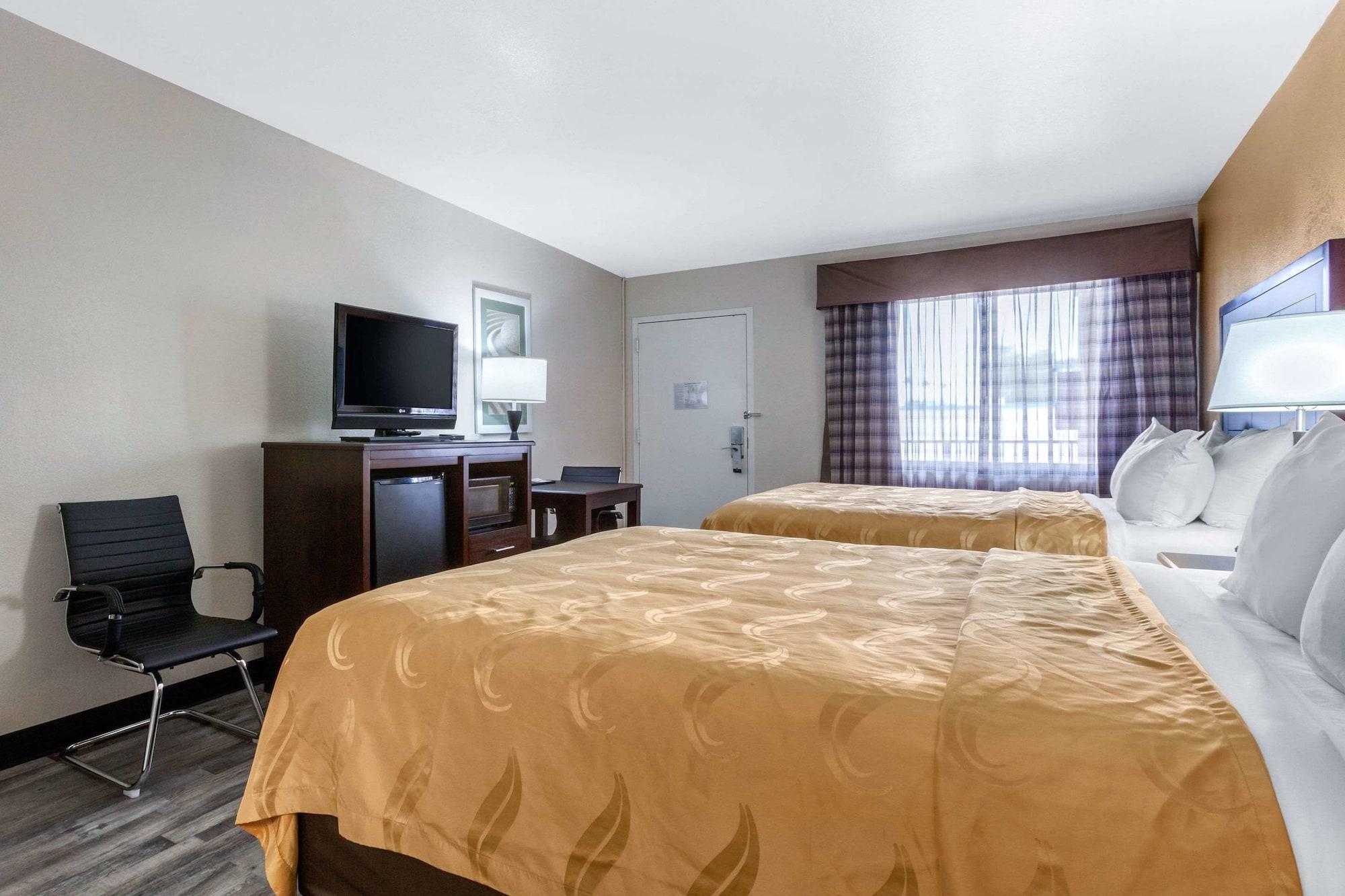 Quality Inn & Suites Near Downtown Mesa Bagian luar foto