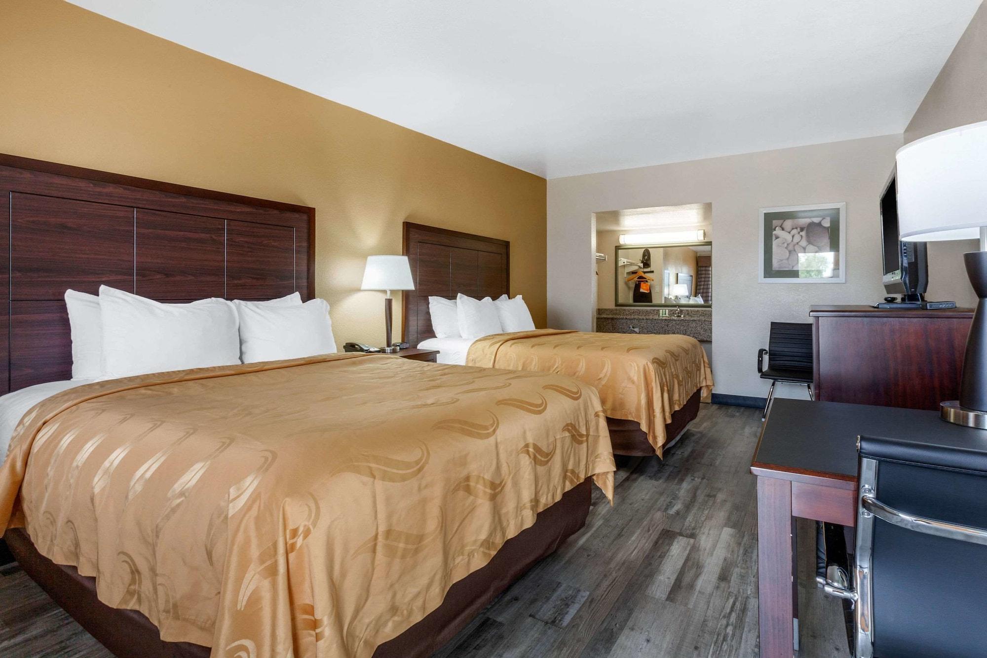 Quality Inn & Suites Near Downtown Mesa Bagian luar foto