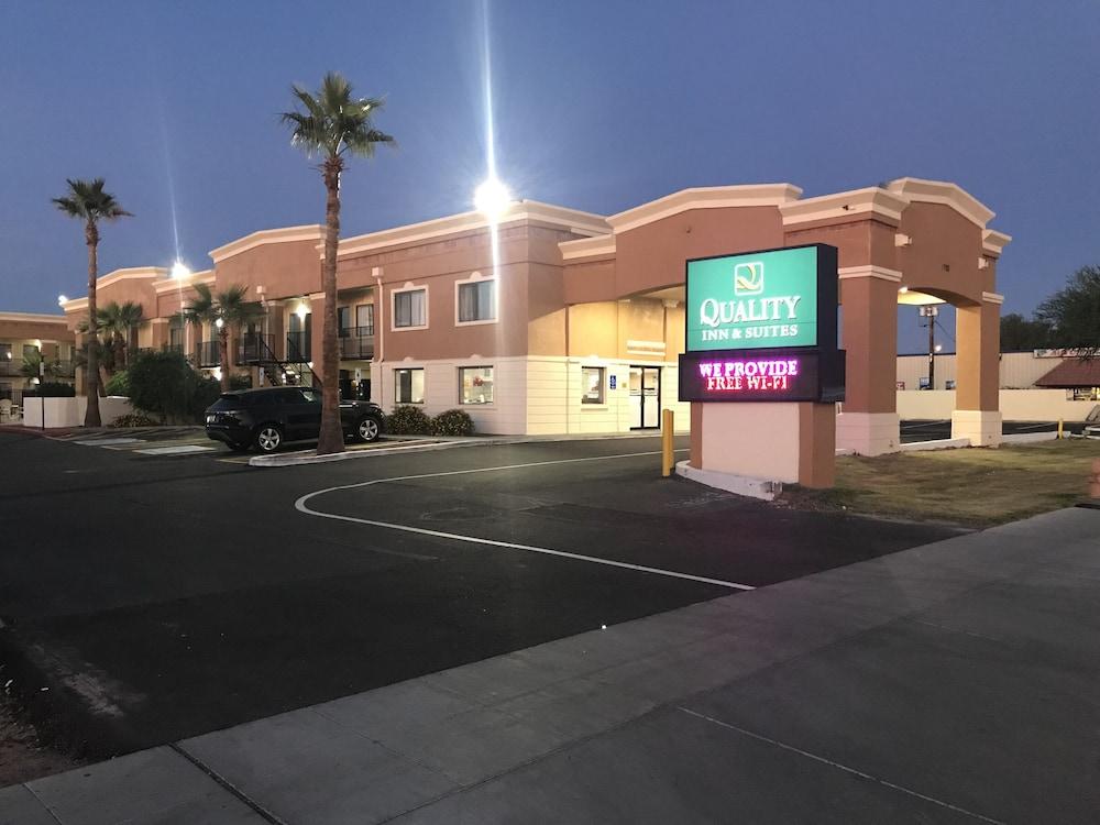 Quality Inn & Suites Near Downtown Mesa Bagian luar foto