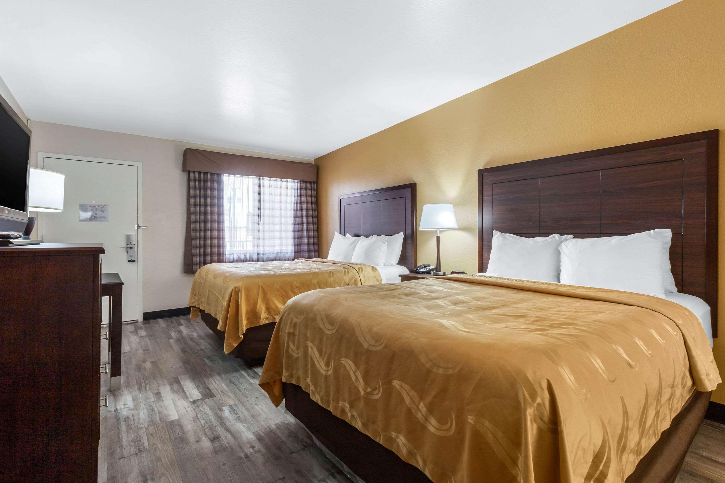 Quality Inn & Suites Near Downtown Mesa Bagian luar foto