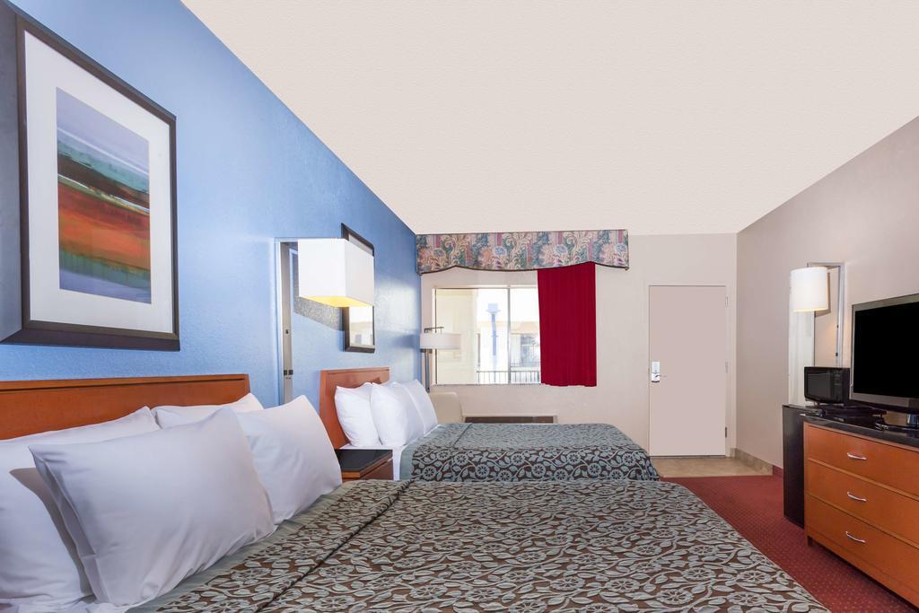 Quality Inn & Suites Near Downtown Mesa Bagian luar foto