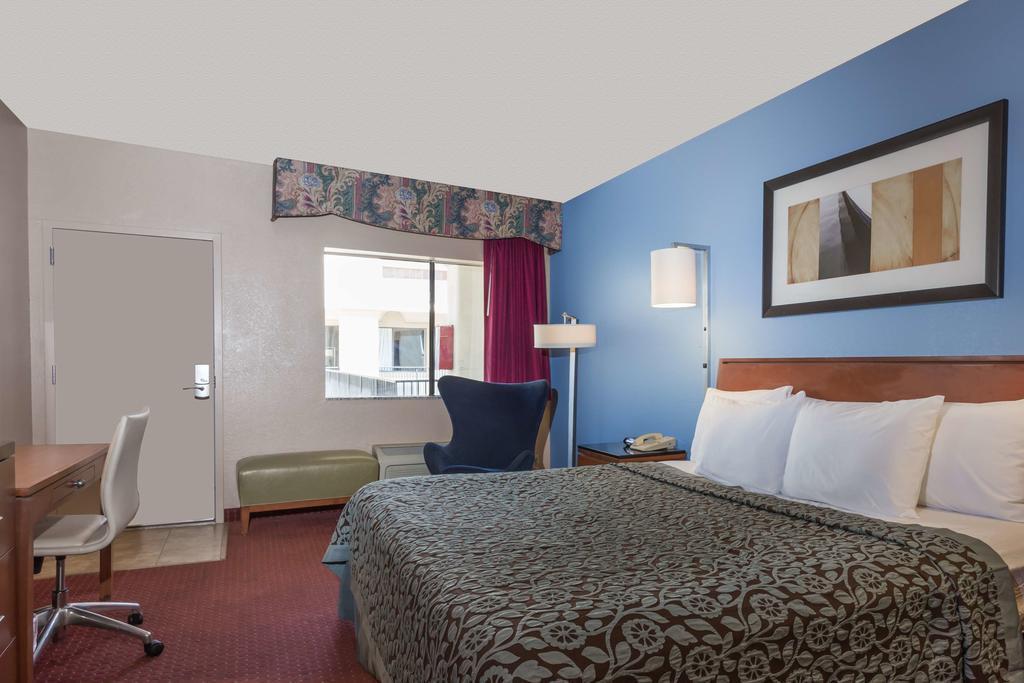 Quality Inn & Suites Near Downtown Mesa Bagian luar foto