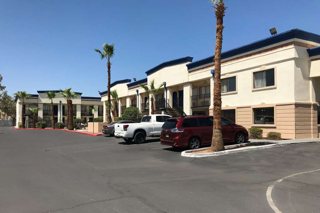 Quality Inn & Suites Near Downtown Mesa Bagian luar foto